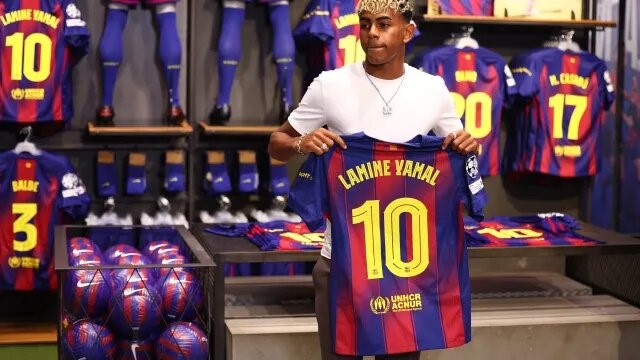 امضای یادگاری یامال «پولی» شد