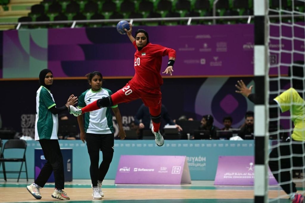 صعود بانوان هندبال ایران به نیمه نهایی