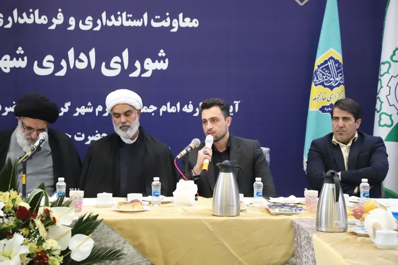 درخواست تعیین تکلیف اراضی حاشیه راه‌آهن و رفع معضل ترافیک و آلودگی درجایگاه سوخت شهری