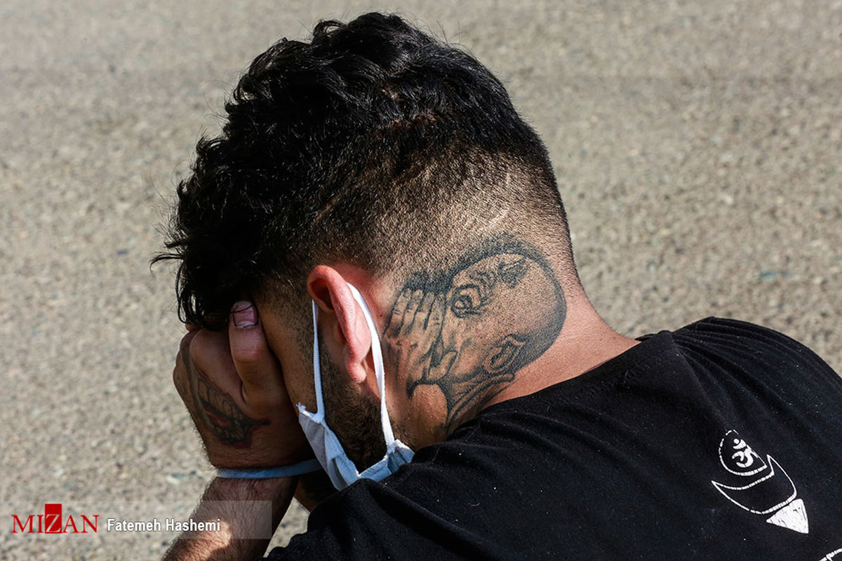 خالکوبی عجیب بر پشت اراذل و اوباش | اولین تصاویر از شمشیرهایی شبیه نماد شیطان!