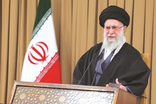 همه با هم در برابر دشمن