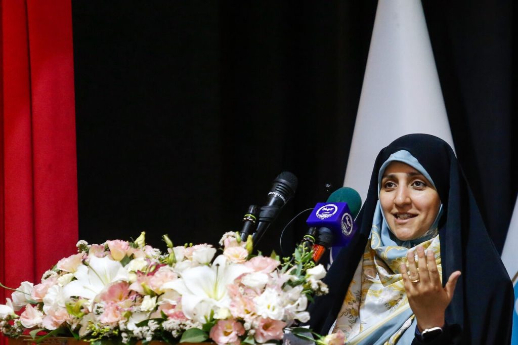 سهم زنان در شوراها باید افزایش یابد