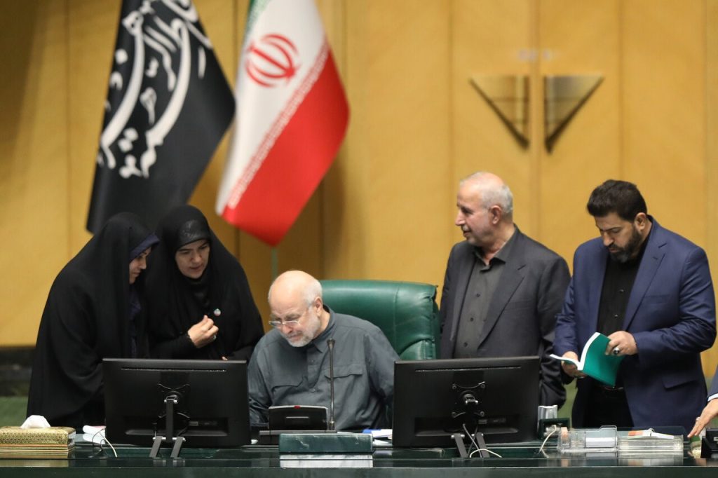 پیش از ورود مجلس، دولت وزرای ناکارآمد را تغییر دهد