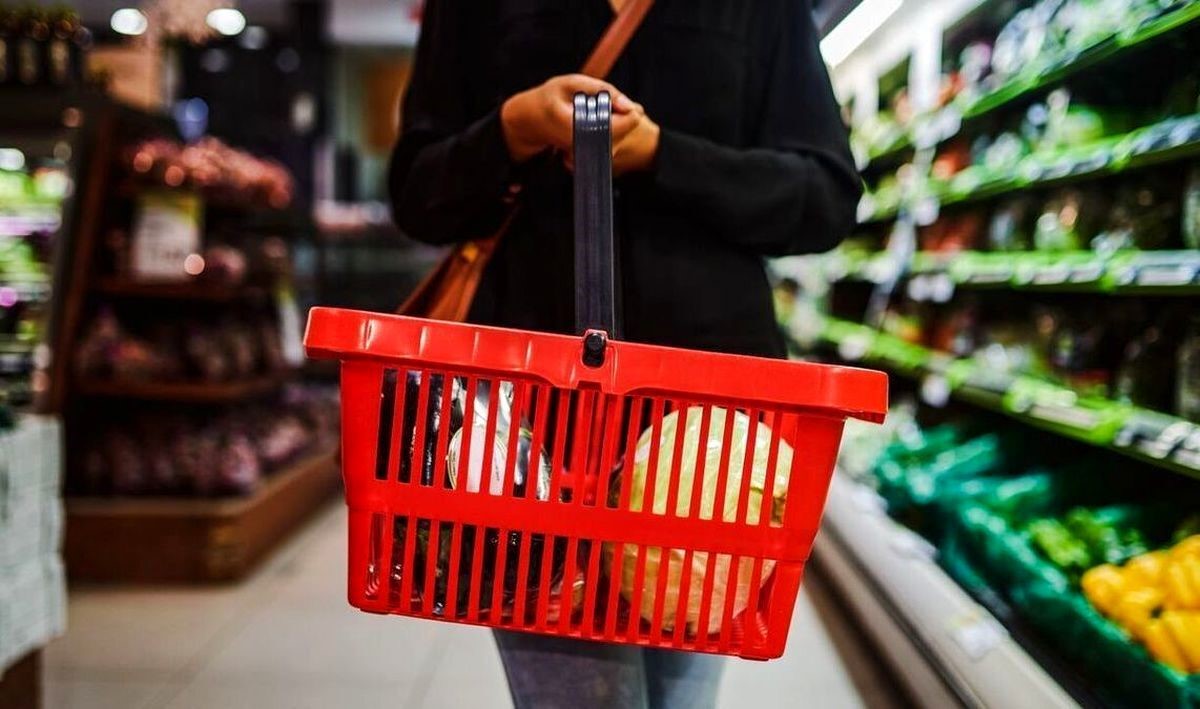 قدرت خرید در سراشیبی؛ وقتی تورم از سیاست‌ها جلو می‌زند