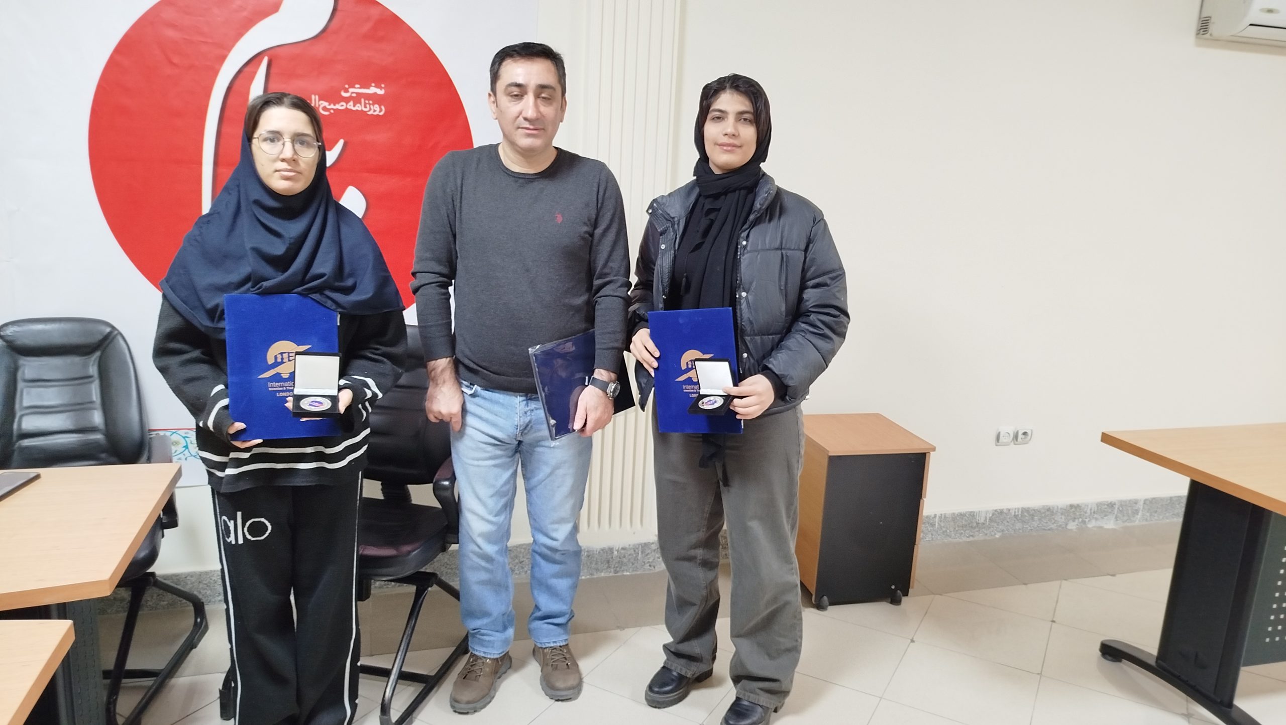 درخشش دانش‌آموزان نخبه کرج در مسابقات اختراعات انگلیس