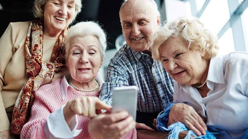 گسترش وابستگی سالمندان و بازنشستگان به اینترنت و فضای مجازی