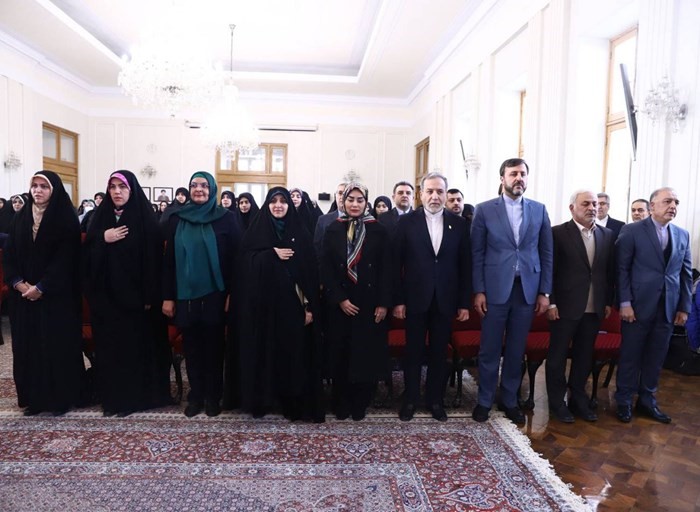 به وجود زنان ایرانی خارج از کشور افتخار می‌کنیم