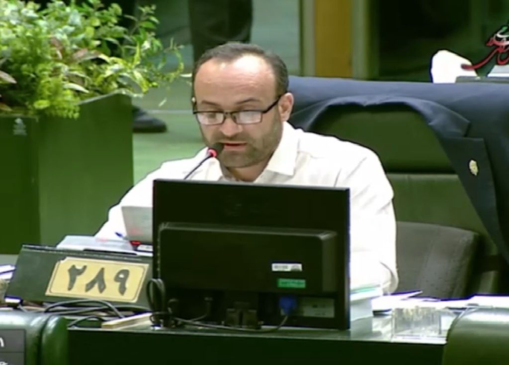 کابینه ضعیف است؛ وزرای ناکارآمد استیضاح شوند