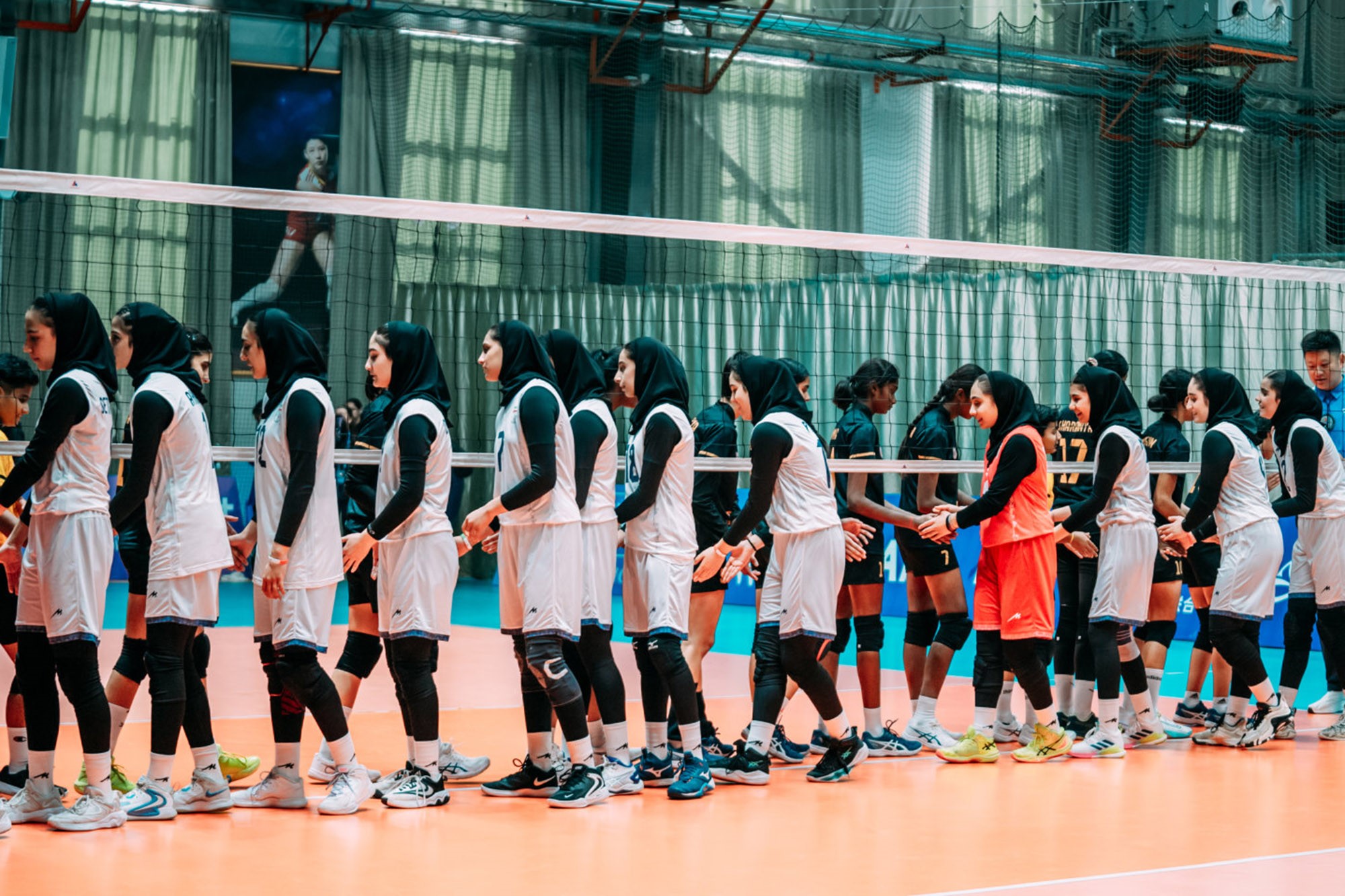 صدرنشینی دختران دانش آموز ایران در قهرمانی والیبال جهان