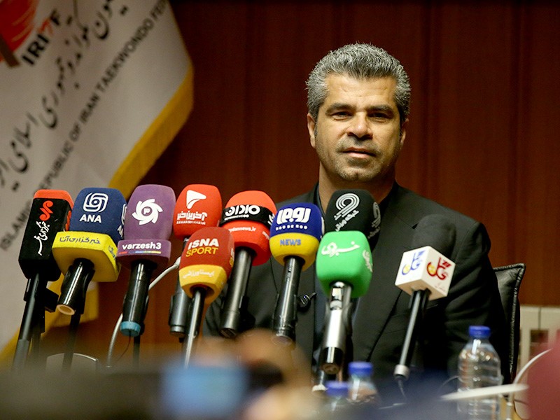 بزودی دست حاشیه‌سازان را رو می‌کنم