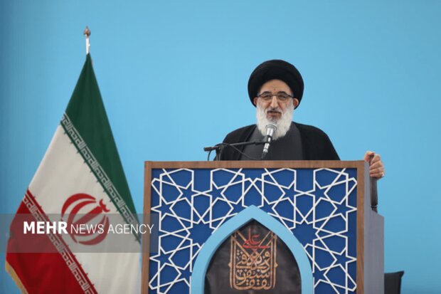 امام جمعه کرج: آمریکایی ها شناخت درستی از نظام مردم پایه ایران ندارند