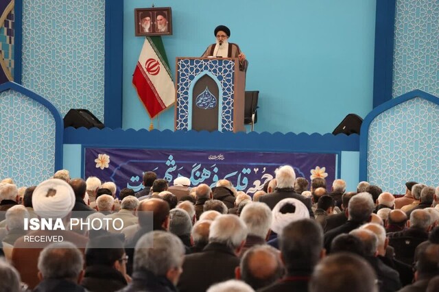 امام جمعه کرج: دست ما روی ماشه است