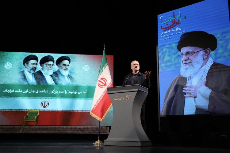 زنان ایران با ایستادگی خود همه محاسبات دشمنان را بر هم زدند