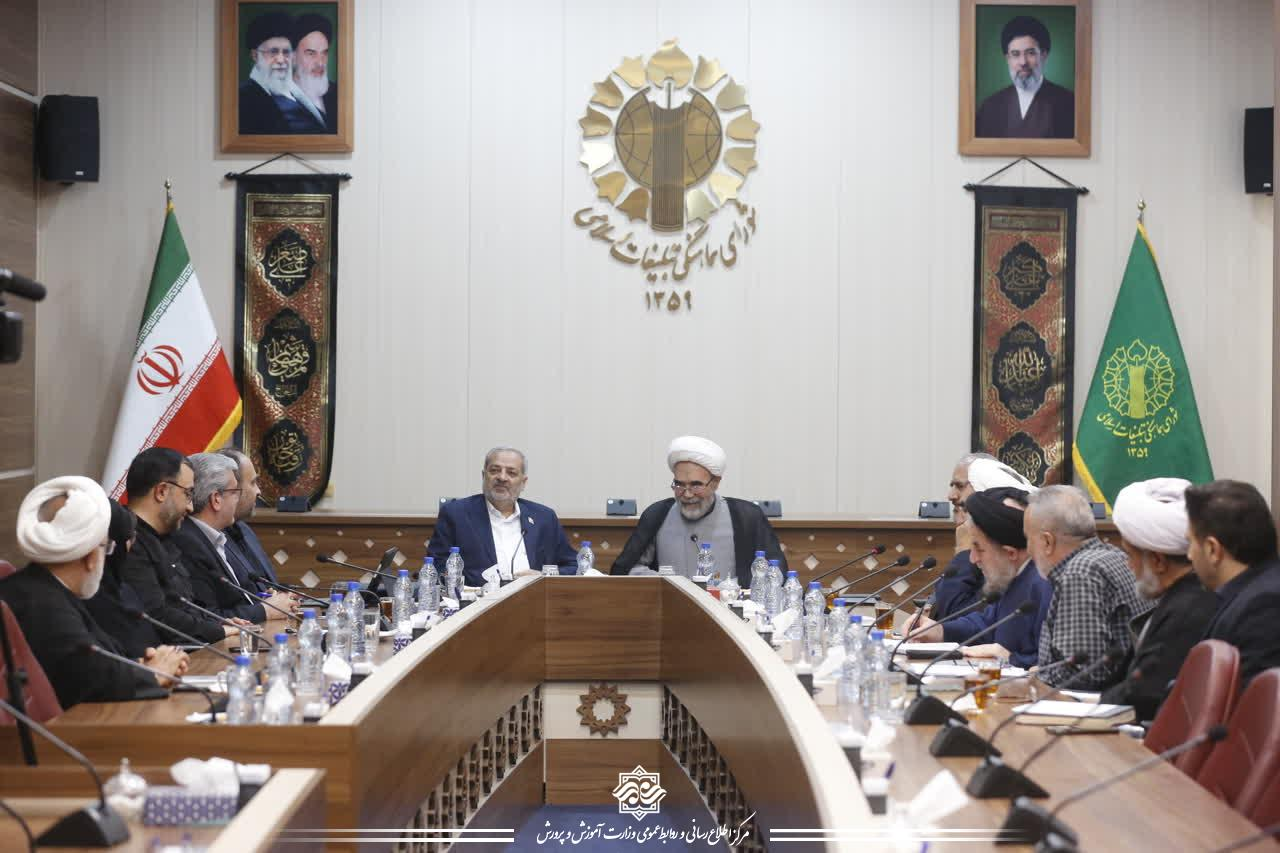 گرامیداشت شهدا در بیش از ۱۲۳ هزار مدرسه