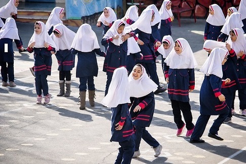مدارس البرز در تعقیب جمعیت