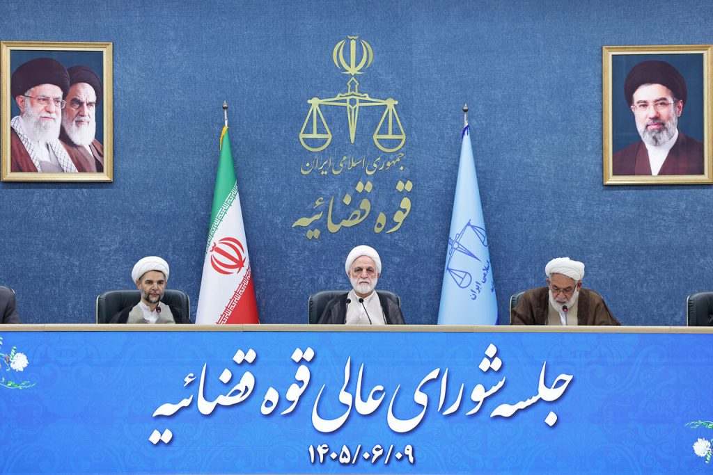 ملت و مسئولان با وجود همه توطئه‌های دشمنان متحد هستند