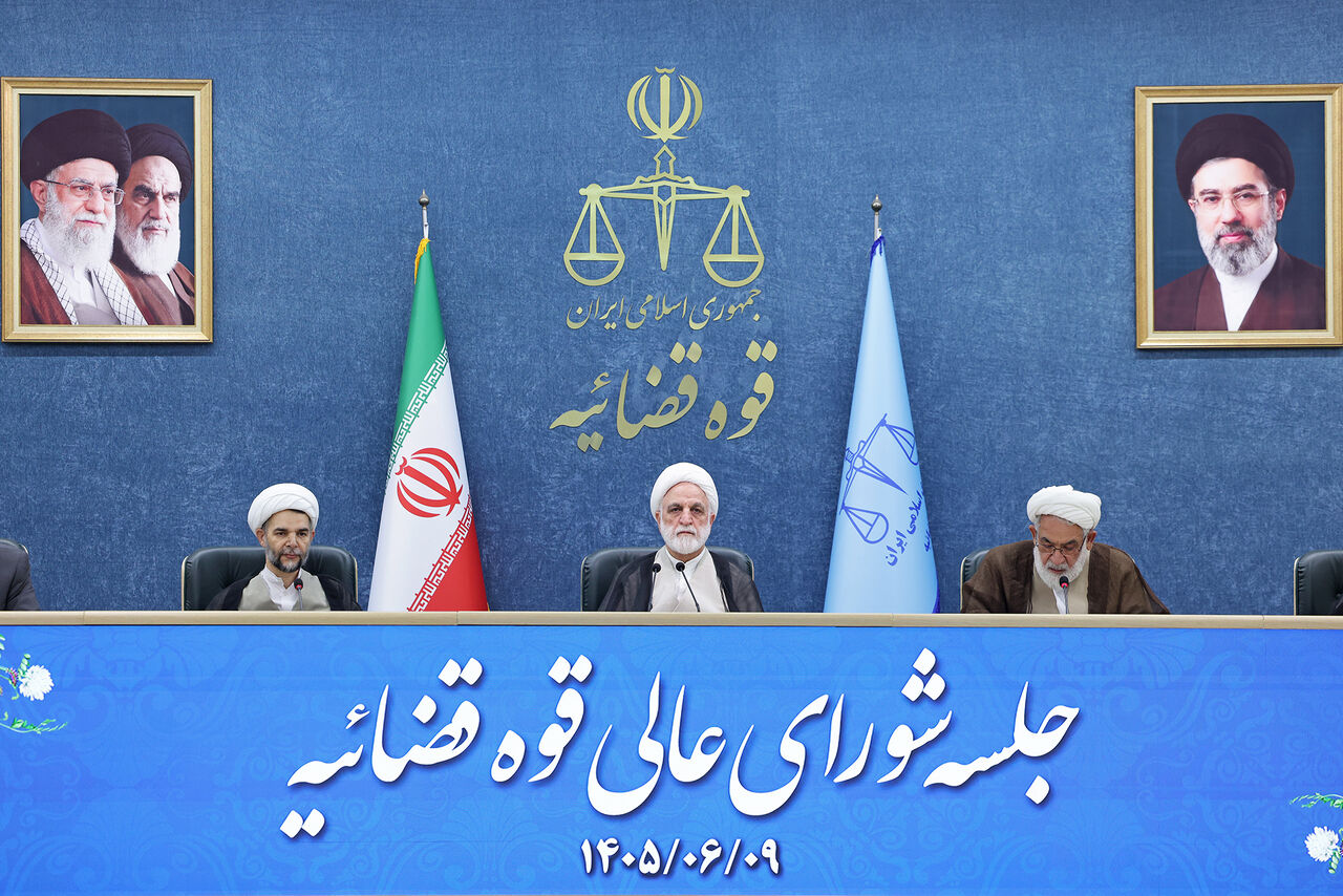 ملت و مسئولان با وجود همه توطئه‌های دشمنان متحد هستند