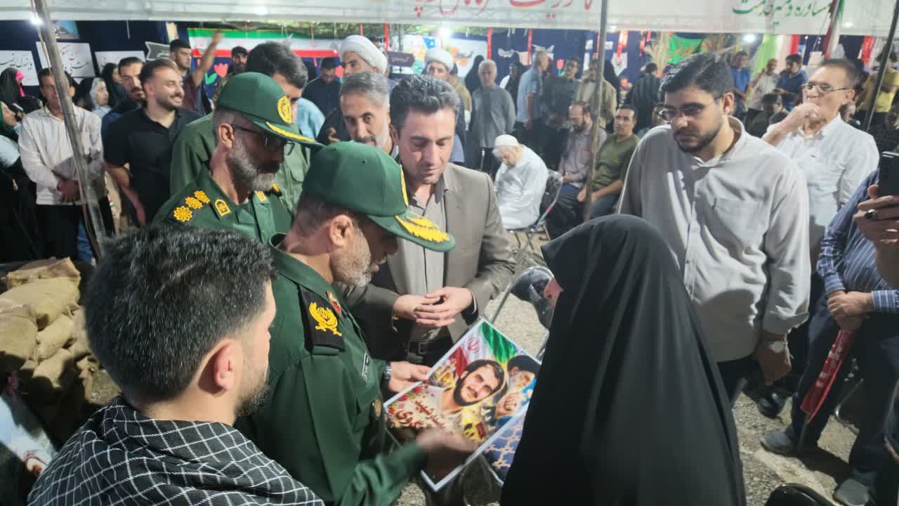 بازدید فرمانده سپاه البرز و مسئولان شهری از نمایشگاه دفاع مقدس گرمدره