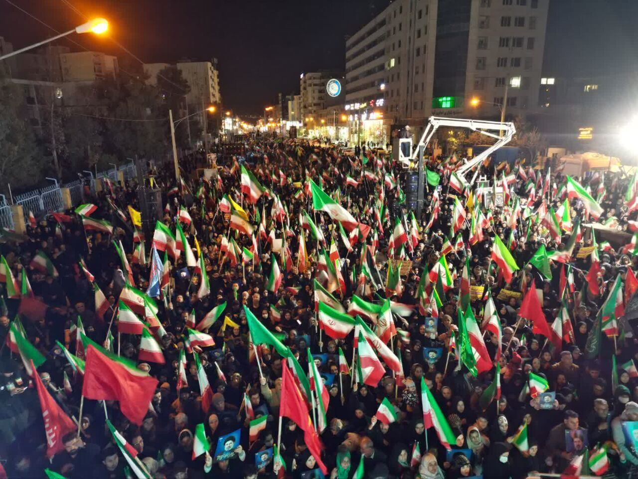 یک ملت، یک میدان، دویست شب ایستادگی