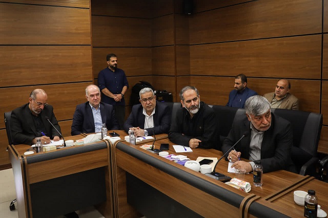 گرانی و سوءتدبیر را پشت شرایط جنگی پنهان نکنید