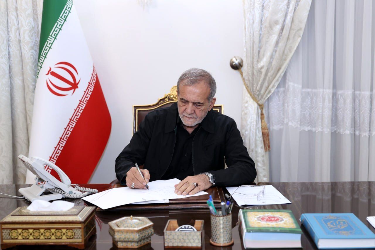 ایــران با جــوانانش سـربلند و اســتوار می‌ماند