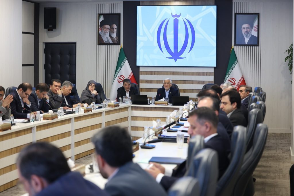 در کنار تهدیدها، ظرفیت‌های کشور را هم ببینیم/ از مشکلات عبور می‌کنیم